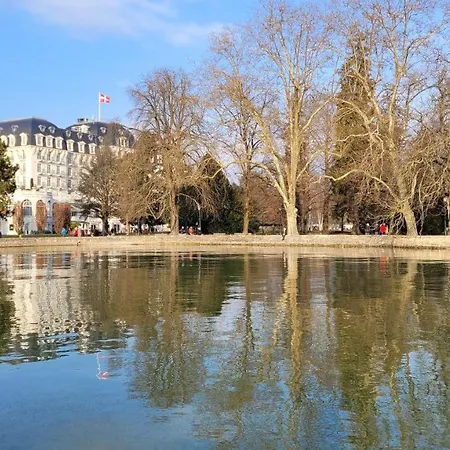 Annecy Lake Central *